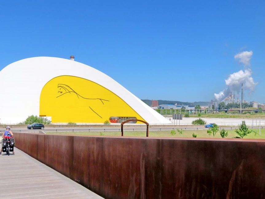 A surprise – Centro Niemeyer
