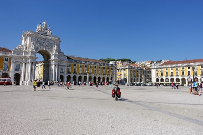 Cycling into Lisbon, Praça do Comercio