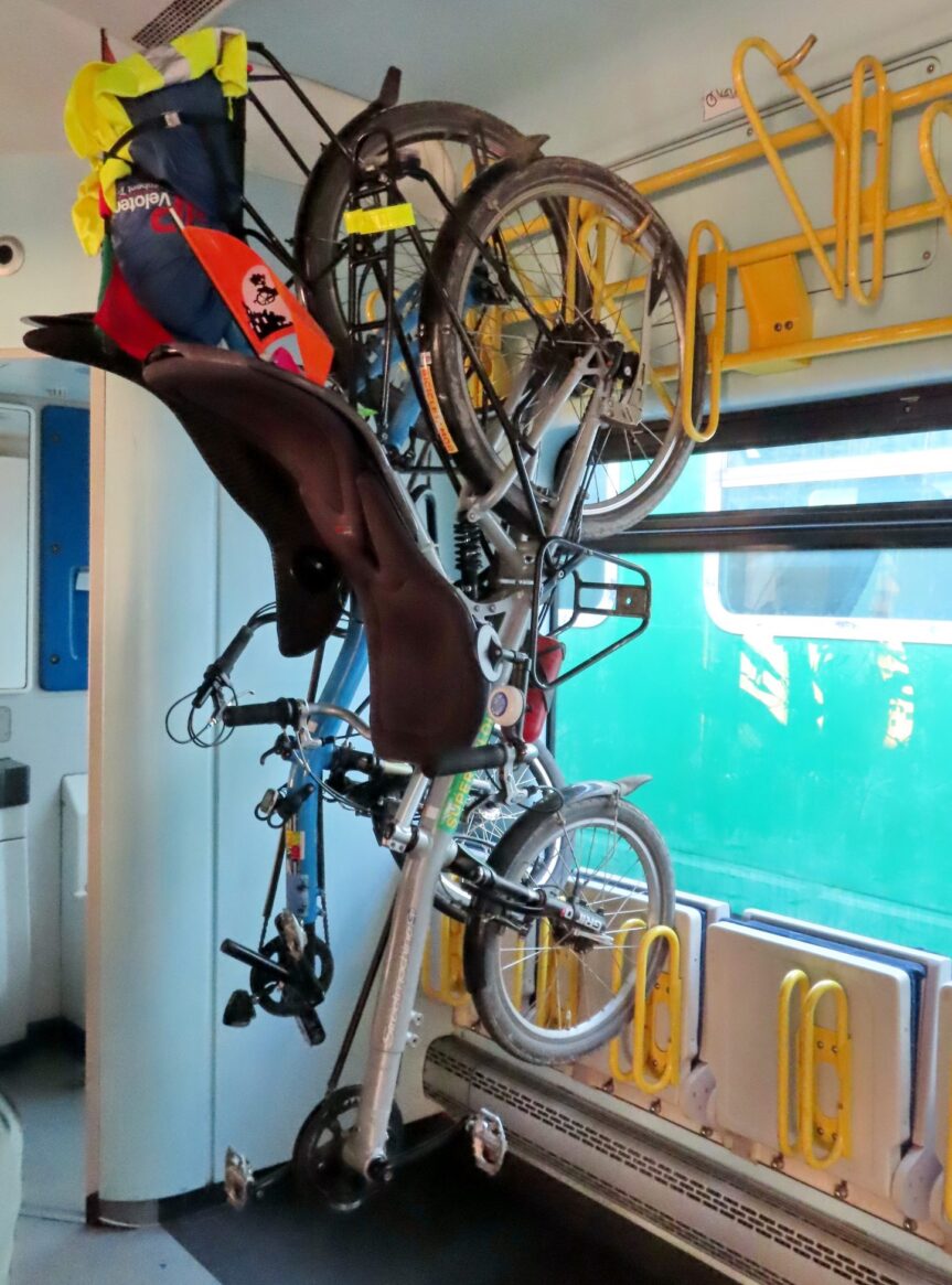 Travel with recumbent bicycles on trains